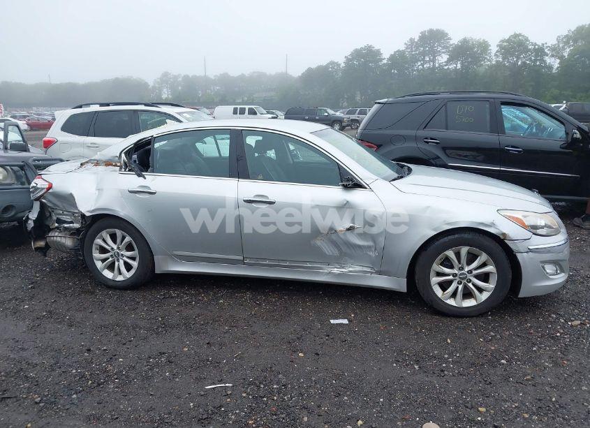 Photo 13 of 2013 Hyundai Genesis 3.8 (VIN KMHGC4DD0DU247488)