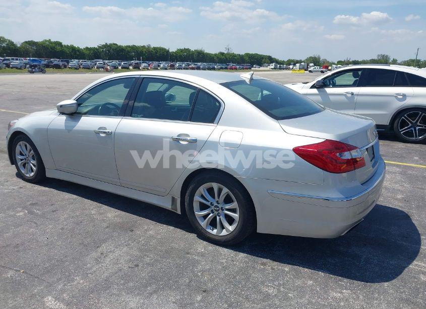 Photo 3 of 2013 Hyundai Genesis 3.8 (VIN KMHGC4DD0DU249905)