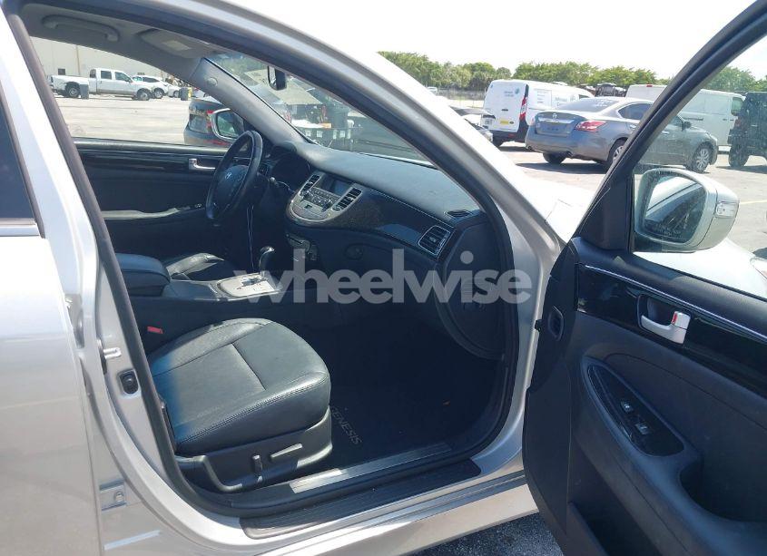 Photo 5 of 2013 Hyundai Genesis 3.8 (VIN KMHGC4DD0DU249905)