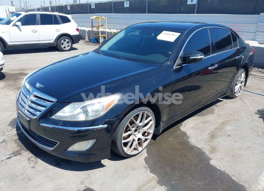 Photo 2 of 2013 Hyundai Genesis 3.8 (VIN KMHGC4DD1DU238010)