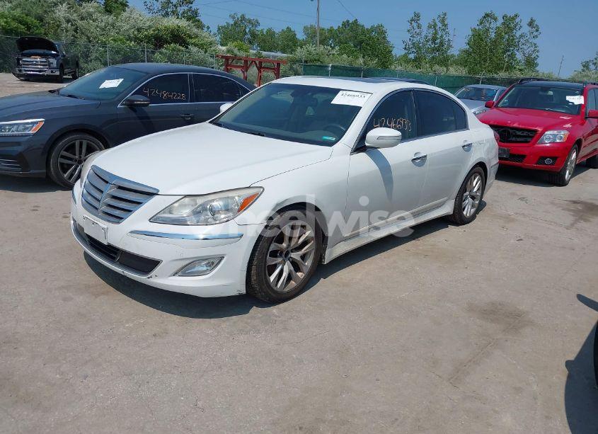 Photo 2 of 2013 Hyundai Genesis 3.8 (VIN KMHGC4DD2DU239750)