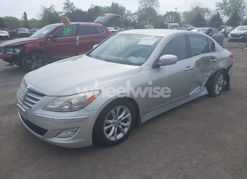 Photo 2 of 2013 Hyundai Genesis 3.8 (VIN KMHGC4DD2DU245953)
