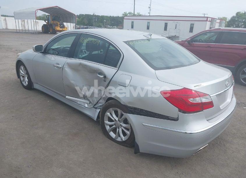 Photo 3 of 2013 Hyundai Genesis 3.8 (VIN KMHGC4DD2DU245953)