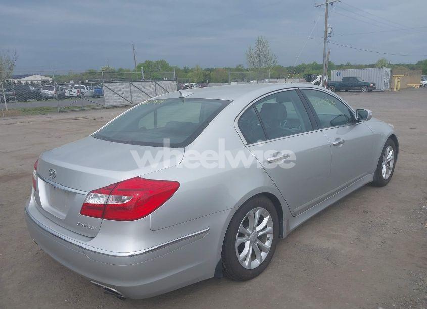 Photo 4 of 2013 Hyundai Genesis 3.8 (VIN KMHGC4DD2DU245953)