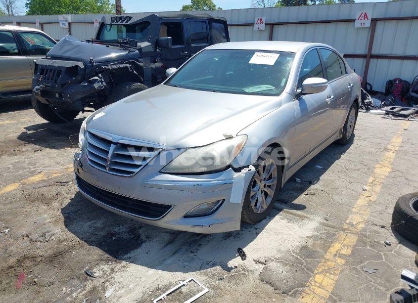 Photo 2 of 2013 Hyundai Genesis 3.8 (VIN KMHGC4DD7DU249903)