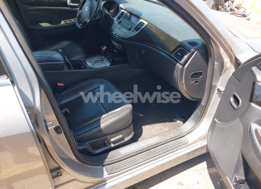 Photo 5 of 2013 Hyundai Genesis 3.8 (VIN KMHGC4DD7DU249903)