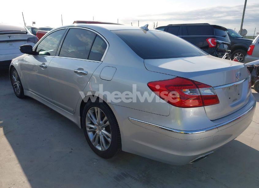 Photo 3 of 2013 Hyundai Genesis 3.8 (VIN KMHGC4DD8DU235184)