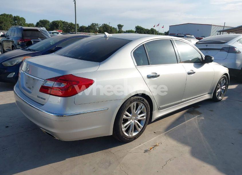 Photo 4 of 2013 Hyundai Genesis 3.8 (VIN KMHGC4DD8DU235184)