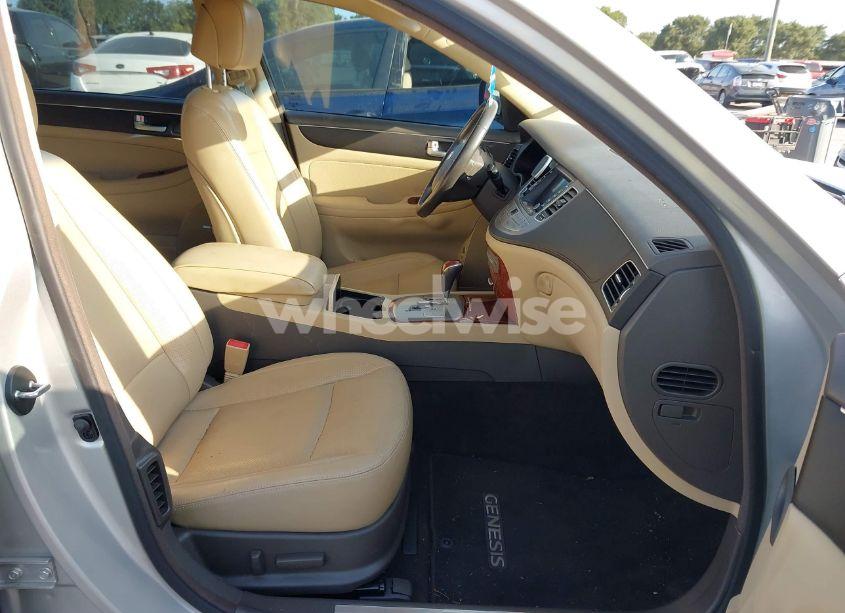 Photo 5 of 2013 Hyundai Genesis 3.8 (VIN KMHGC4DD8DU235184)