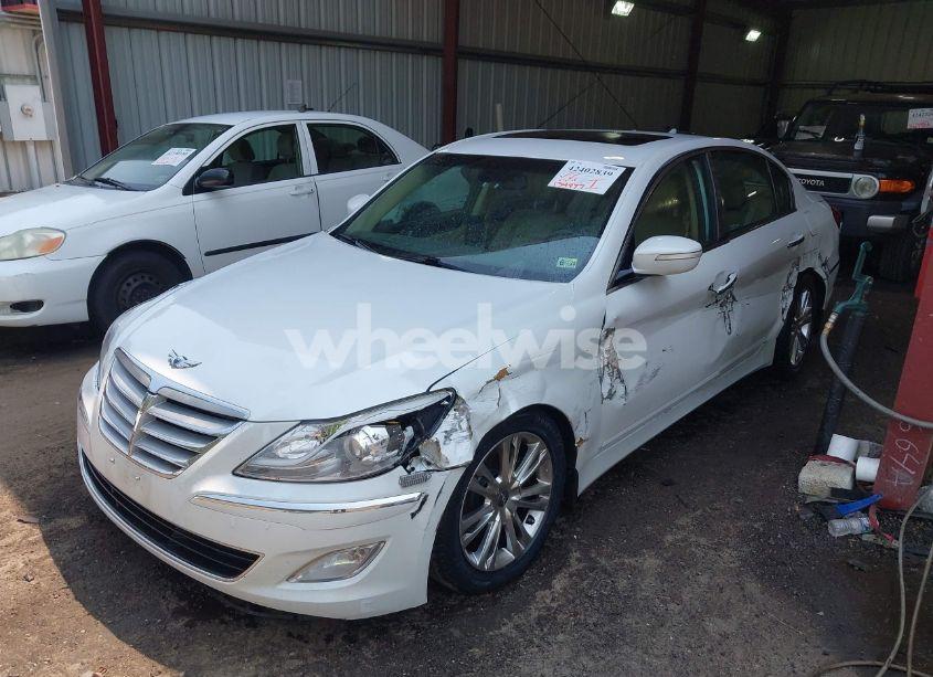 Photo 2 of 2013 Hyundai Genesis 3.8 (VIN KMHGC4DDXDU237728)