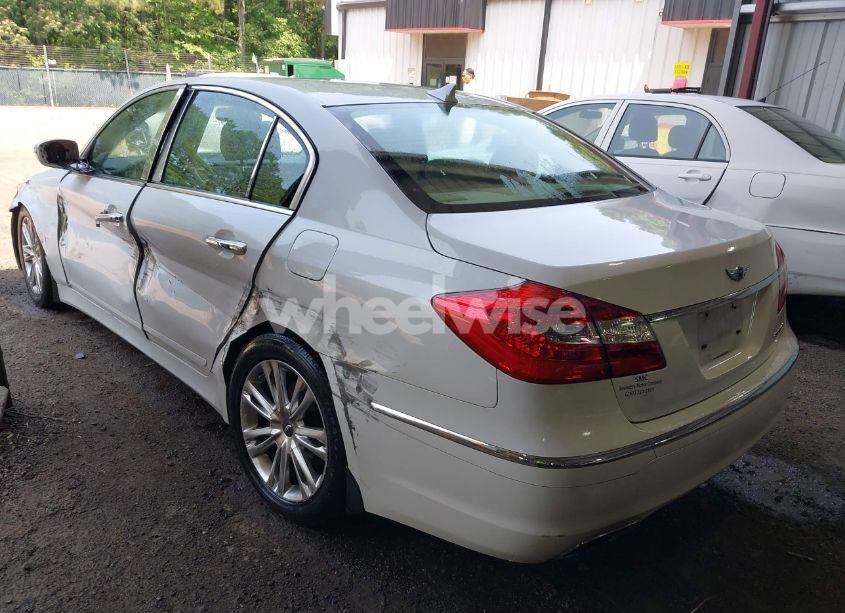 Photo 3 of 2013 Hyundai Genesis 3.8 (VIN KMHGC4DDXDU237728)