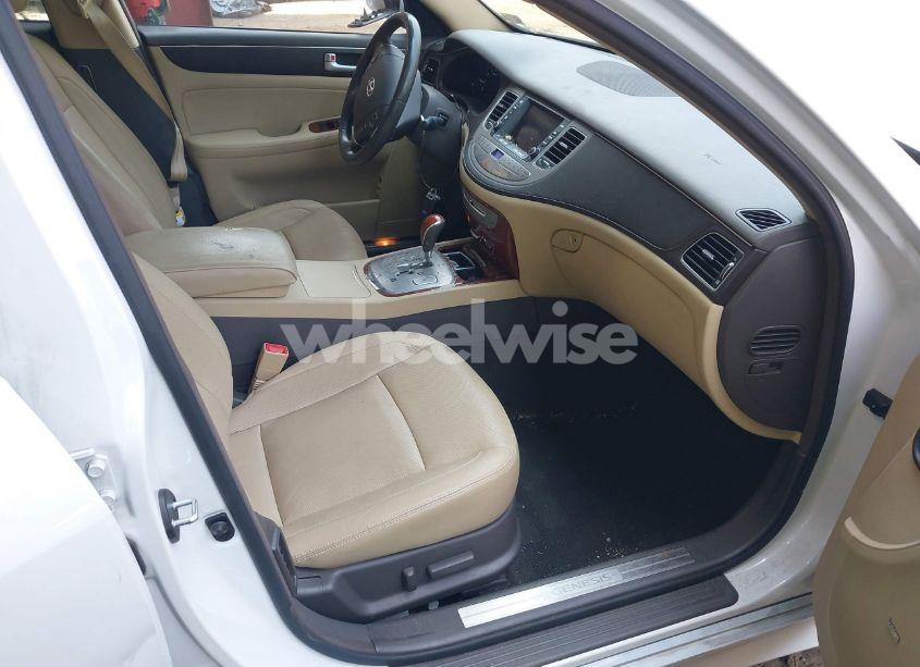 Photo 5 of 2013 Hyundai Genesis 3.8 (VIN KMHGC4DDXDU237728)