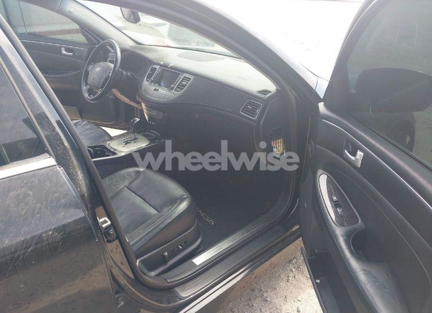 Photo 5 of 2013 Hyundai Genesis 3.8 (VIN KMHGC4DDXDU252889)