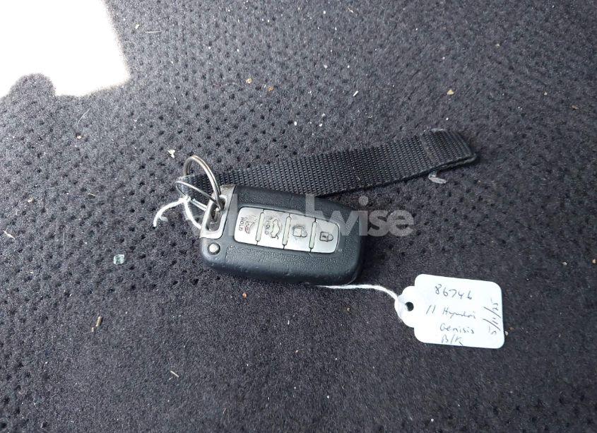 Photo 11 of 2011 Hyundai Genesis 4.6 (VIN KMHGC4DF0BU131917)