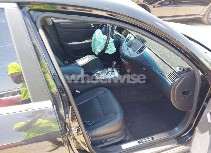 Photo 5 of 2011 Hyundai Genesis 4.6 (VIN KMHGC4DF0BU131917)