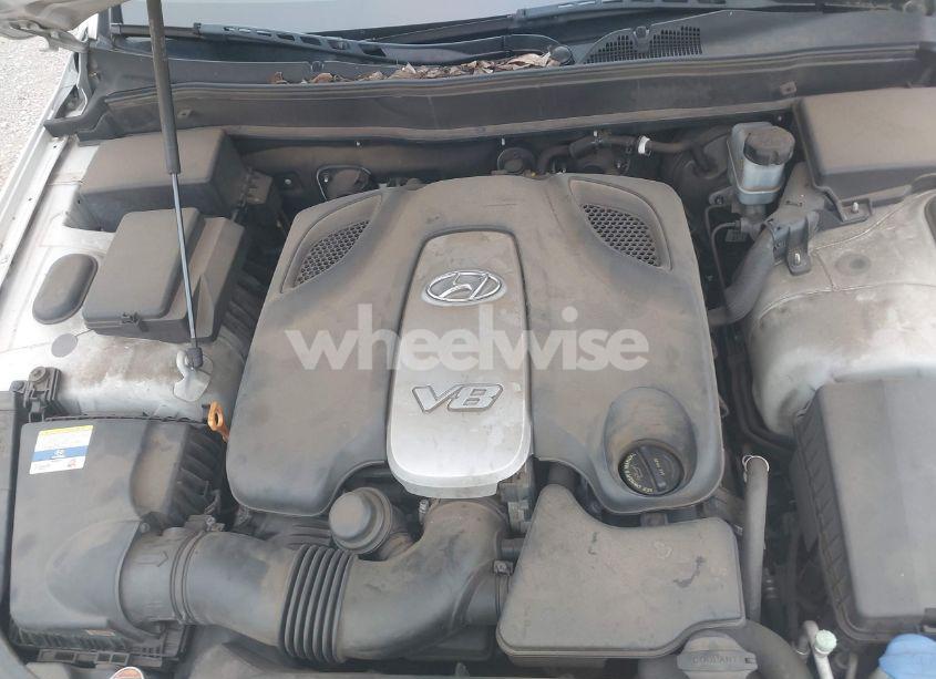 Photo 10 of 2011 Hyundai Genesis 4.6 (VIN KMHGC4DF0BU140553)