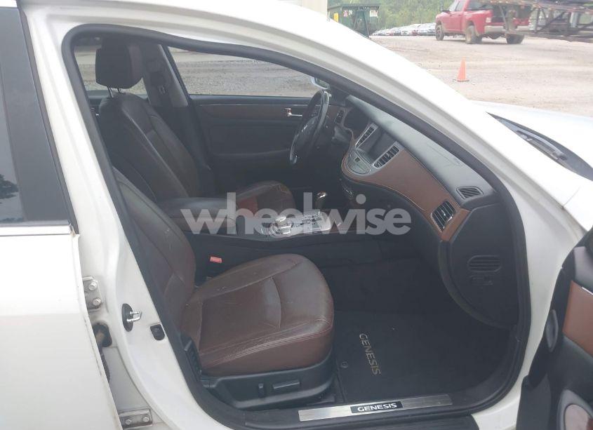 Photo 5 of 2011 Hyundai Genesis 4.6 (VIN KMHGC4DF0BU140553)
