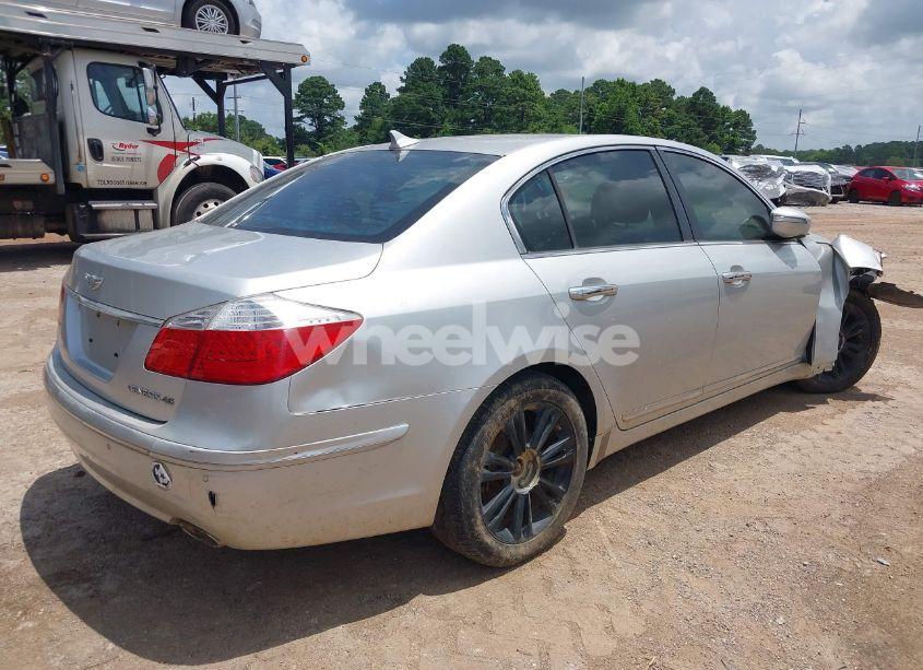 Photo 4 of 2011 Hyundai Genesis 4.6 (VIN KMHGC4DF1BU125723)