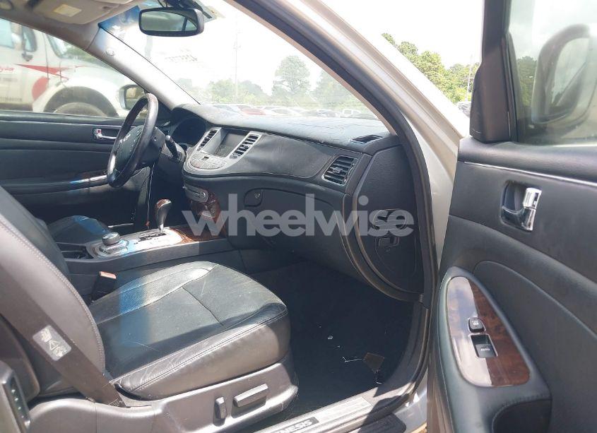 Photo 5 of 2011 Hyundai Genesis 4.6 (VIN KMHGC4DF1BU125723)