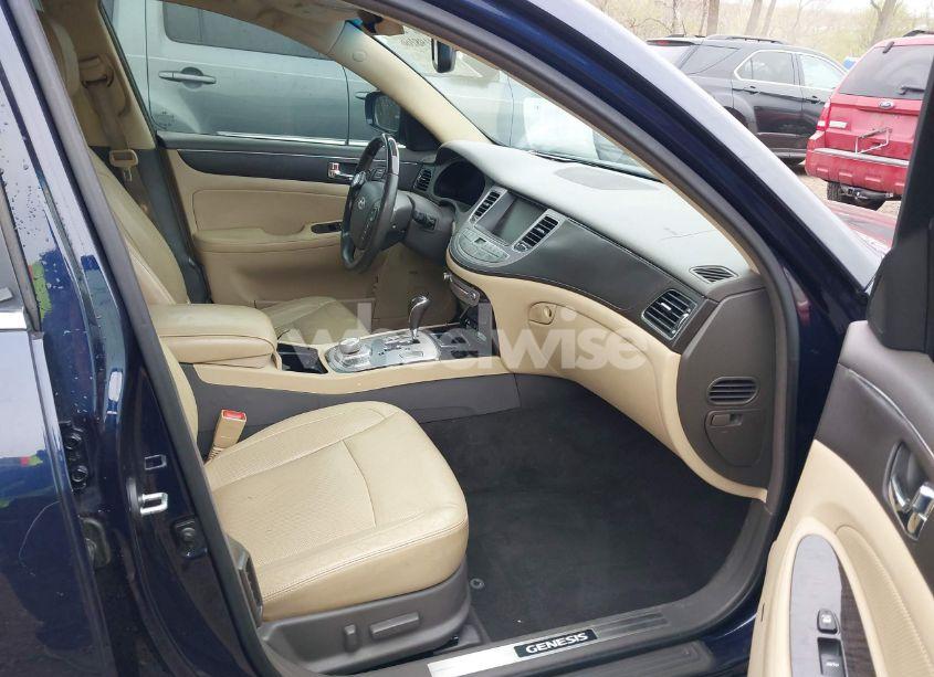 Photo 5 of 2011 Hyundai Genesis 4.6 (VIN KMHGC4DF2BU145138)