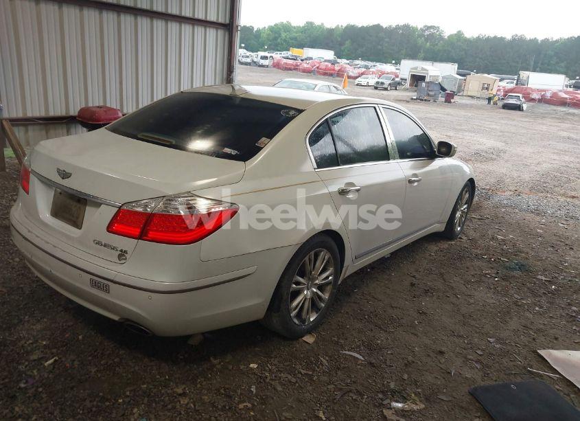 Photo 4 of 2010 Hyundai Genesis 4.6 (VIN KMHGC4DF9AU109669)