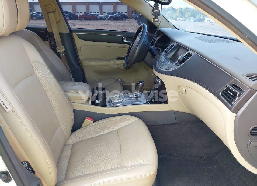 Photo 5 of 2011 Hyundai Genesis 4.6 (VIN KMHGC4DF9BU121998)