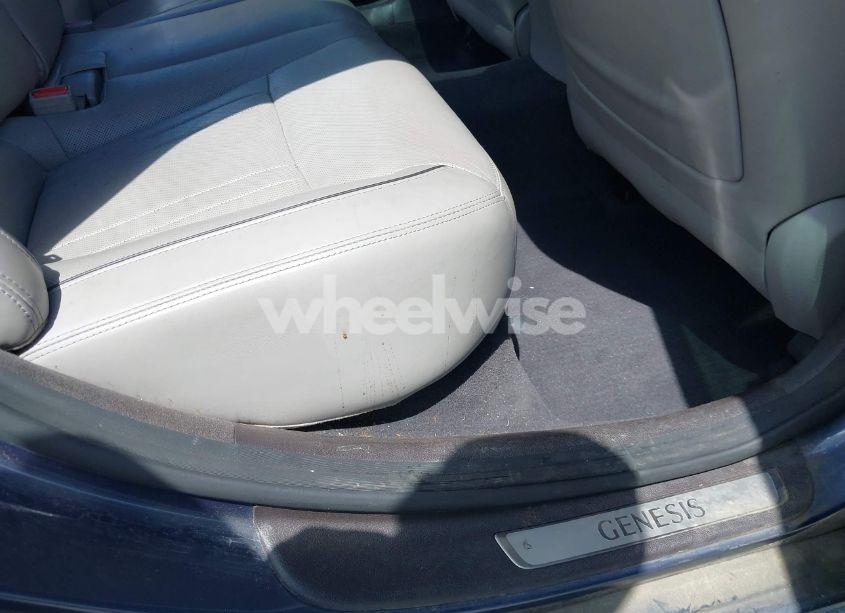 Photo 8 of 2015 Hyundai Genesis 3.8 (VIN KMHGN4JE5FU102618)