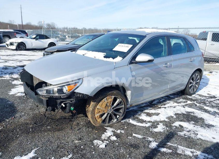 Photo 2 of 2018 Hyundai Elantra GT (VIN KMHH35LE2JU024806)