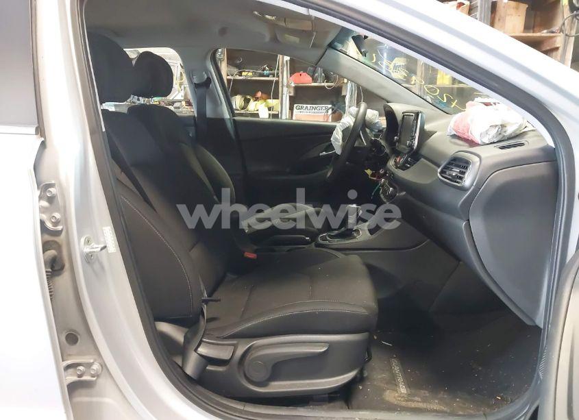 Photo 5 of 2018 Hyundai Elantra GT (VIN KMHH35LE6JU018992)