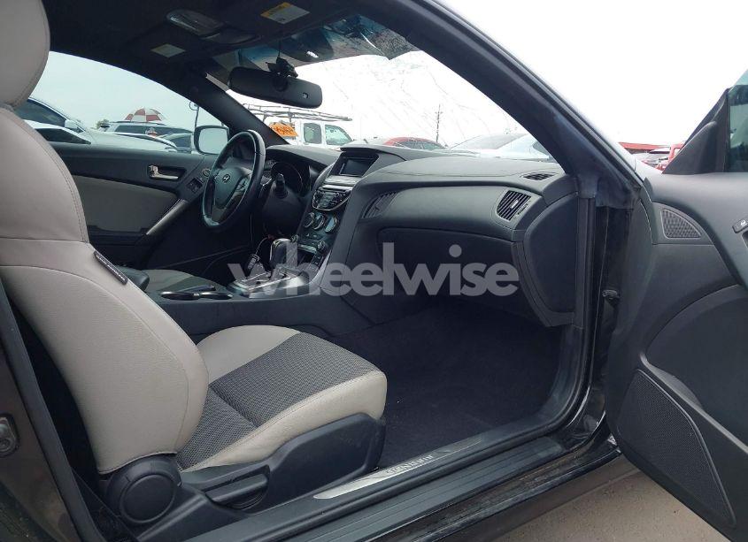 Photo 5 of 2016 Hyundai Genesis 3.8 BASE (VIN KMHHT6KJ4GU134415)