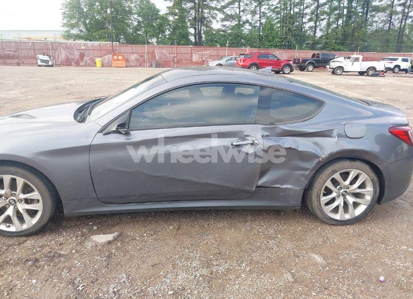 Photo 6 of 2015 Hyundai Genesis N/A (VIN KMHHU6KJ3FU124857)