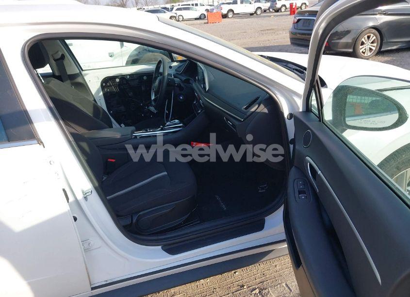 Photo 5 of 2022 Hyundai Sonata SE (VIN KMHL24JA3NA224740)