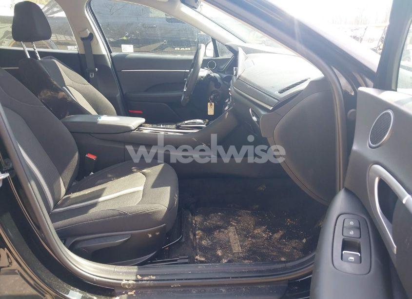 Photo 5 of 2023 Hyundai Sonata SE (VIN KMHL24JA5PA343960)