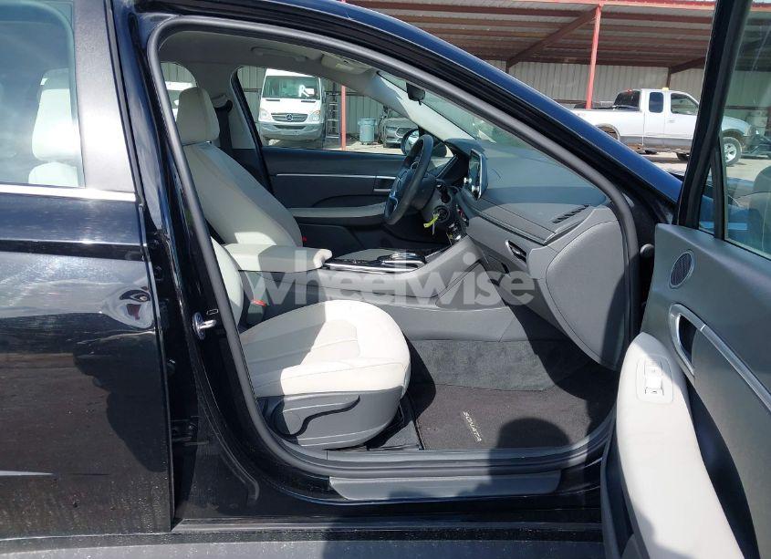 Photo 5 of 2023 Hyundai Sonata SE (VIN KMHL24JA6PA312457)