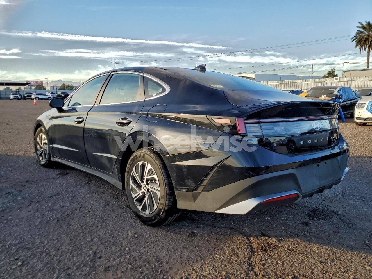 Photo 2 of 2026 HYUNDAI SONATA HYBRID (VIN KMHL24JJ8TA139714)