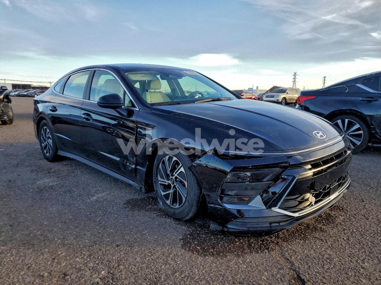 Photo 4 of 2026 HYUNDAI SONATA HYBRID (VIN KMHL24JJ8TA139714)