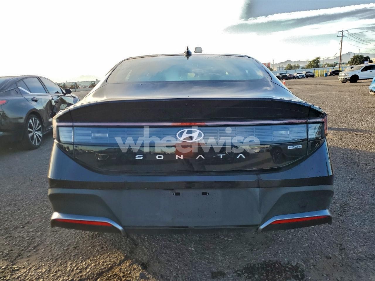 Photo 6 of 2026 HYUNDAI SONATA HYBRID (VIN KMHL24JJ8TA139714)