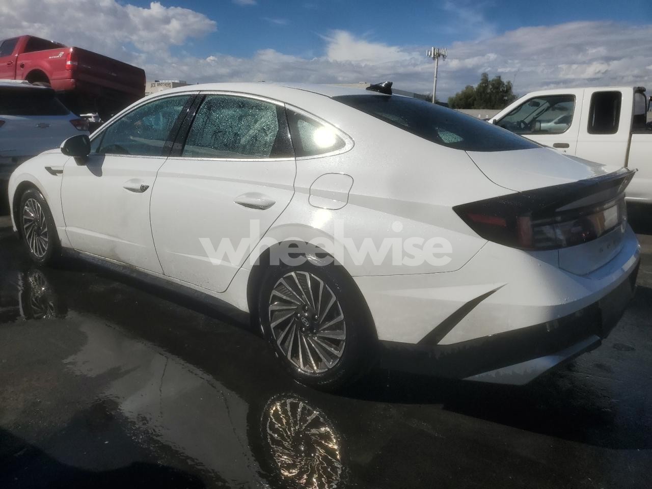 Photo 2 of 2024 HYUNDAI SONATA HYBRID (VIN KMHL34JJ1RA097358)