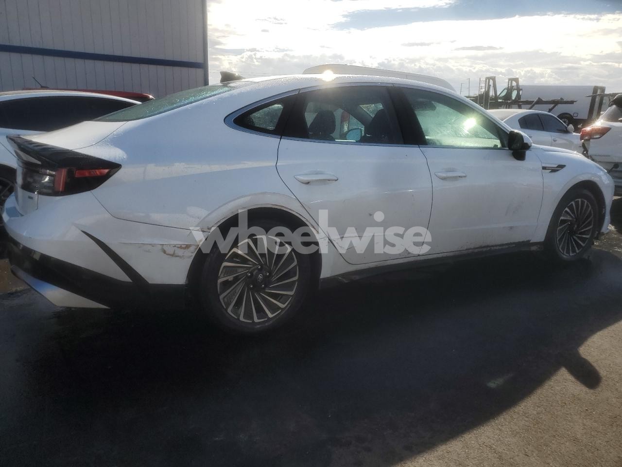 Photo 3 of 2024 HYUNDAI SONATA HYBRID (VIN KMHL34JJ1RA097358)