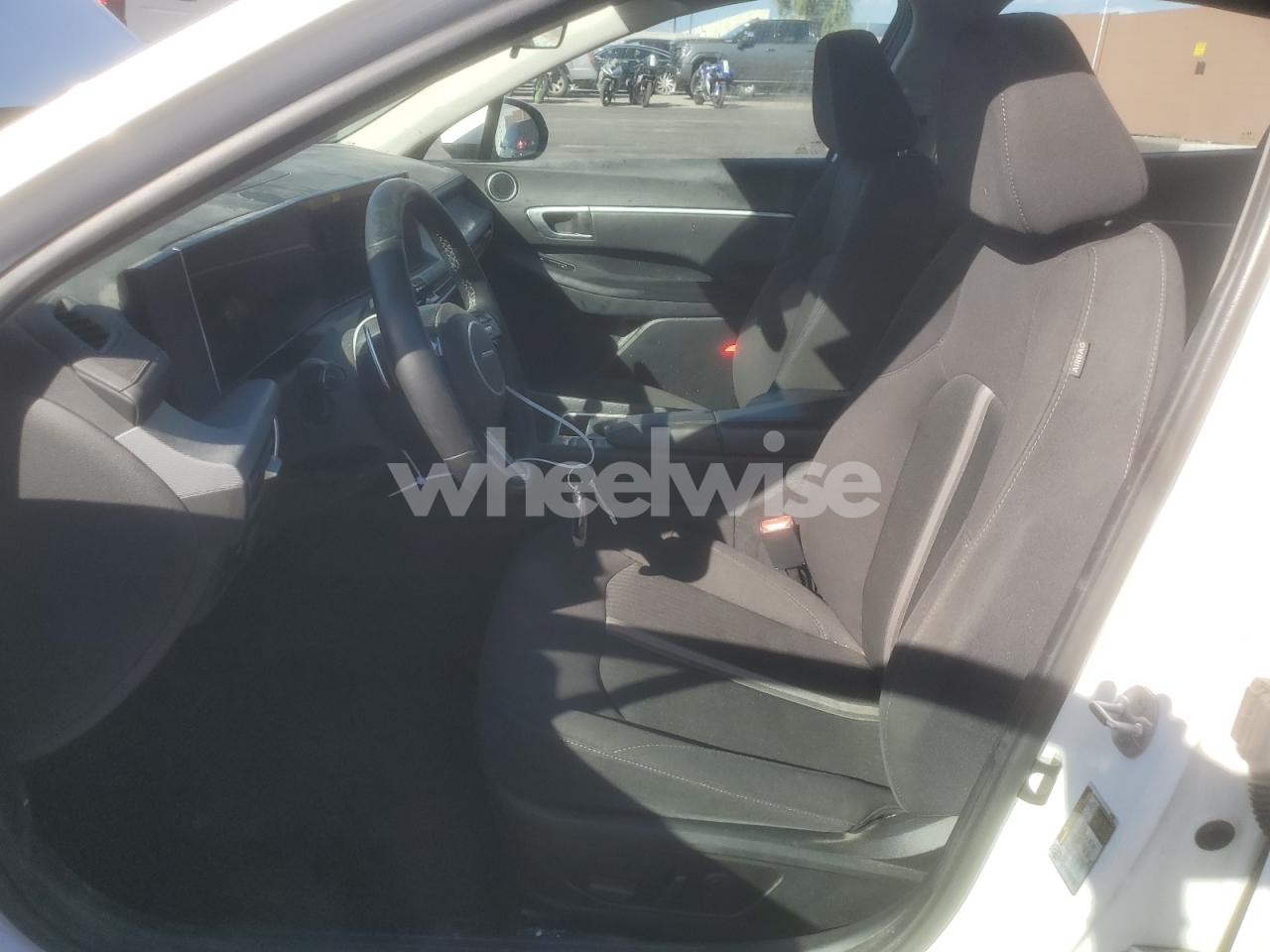 Photo 7 of 2024 HYUNDAI SONATA HYBRID (VIN KMHL34JJ1RA097358)