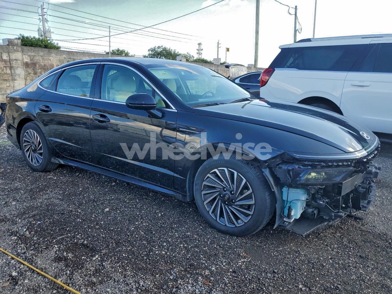 Photo 4 of 2025 HYUNDAI SONATA HYBRID (VIN KMHL34JJ2SA106722)