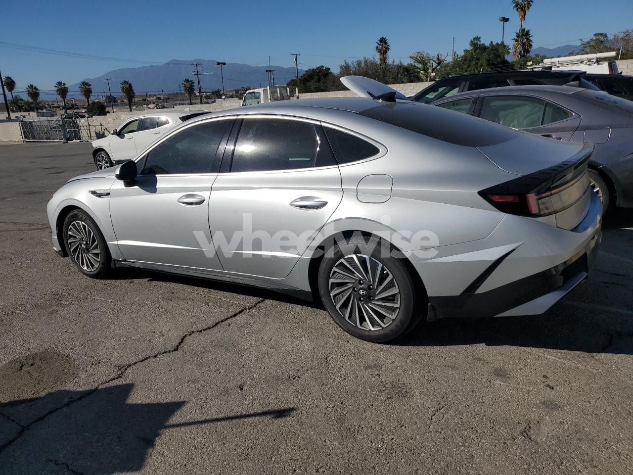 Photo 2 of 2025 HYUNDAI SONATA HYBRID (VIN KMHL34JJ2SA121639)