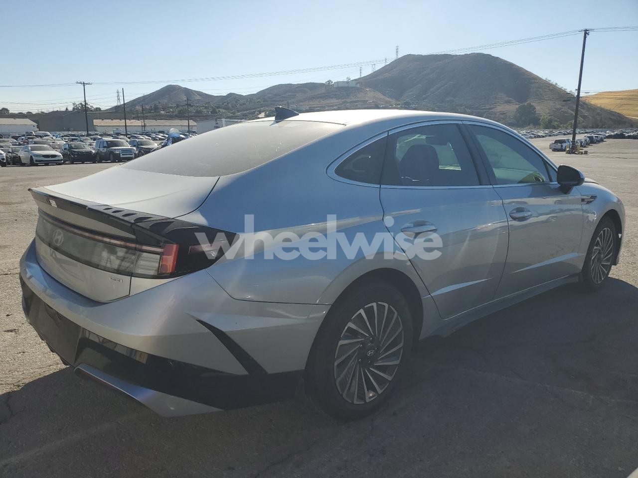 Photo 3 of 2025 HYUNDAI SONATA HYBRID (VIN KMHL34JJ2SA121639)