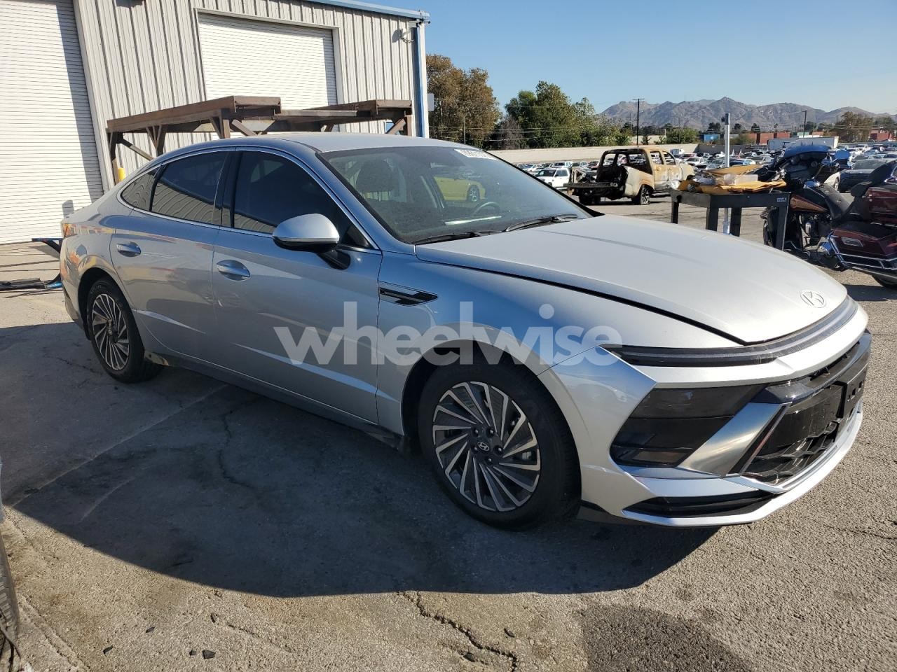 Photo 4 of 2025 HYUNDAI SONATA HYBRID (VIN KMHL34JJ2SA121639)