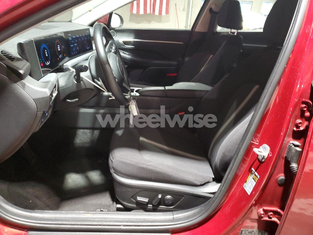 Photo 7 of 2025 HYUNDAI SONATA HYBRID (VIN KMHL34JJ2SA127019)