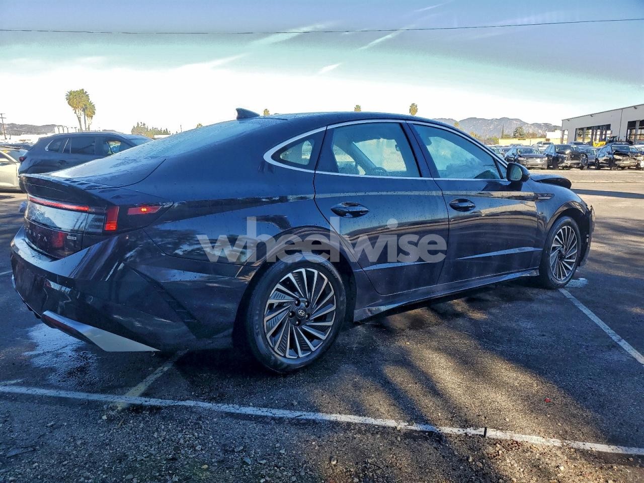 Photo 3 of 2025 HYUNDAI SONATA HYBRID (VIN KMHL34JJ5SA103765)