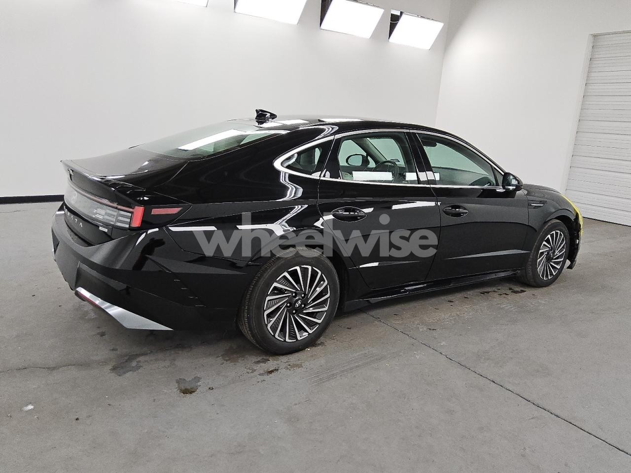 Photo 3 of 2025 HYUNDAI SONATA HYBRID (VIN KMHL34JJ6SA104908)