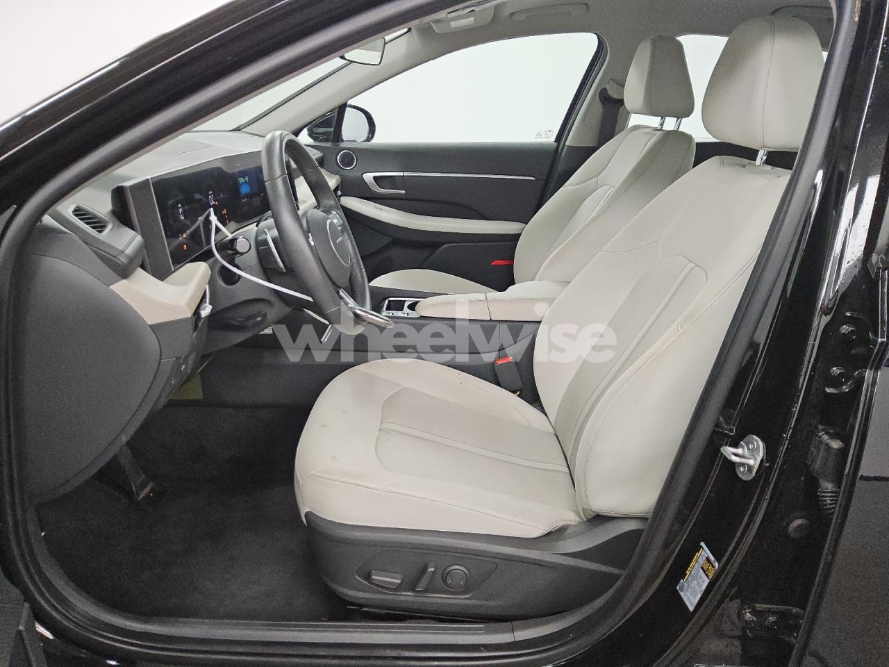 Photo 7 of 2025 HYUNDAI SONATA HYBRID (VIN KMHL34JJ6SA104908)