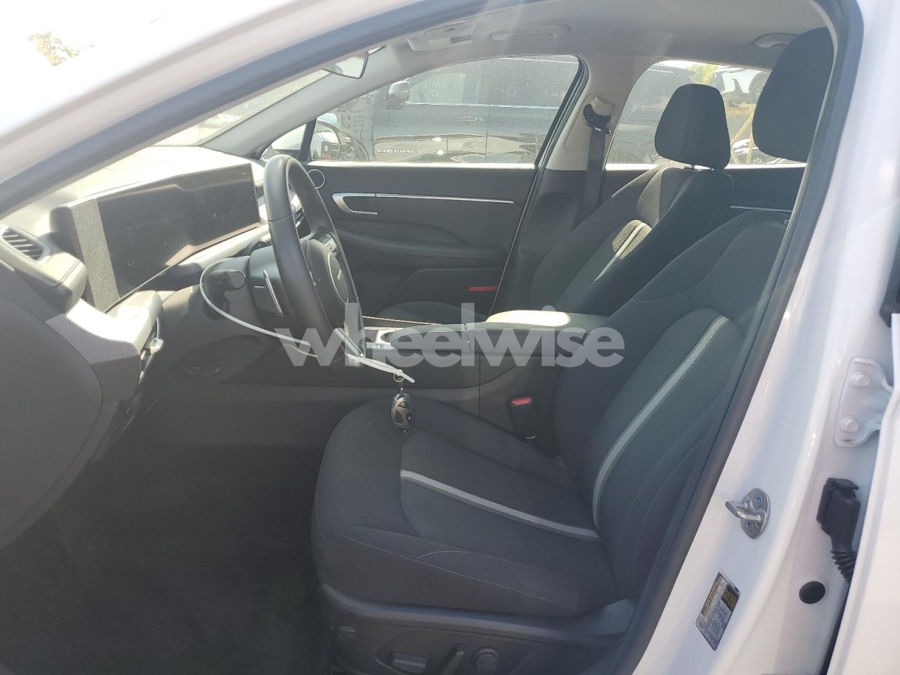 Photo 7 of 2025 HYUNDAI SONATA HYBRID (VIN KMHL34JJ6SA115892)