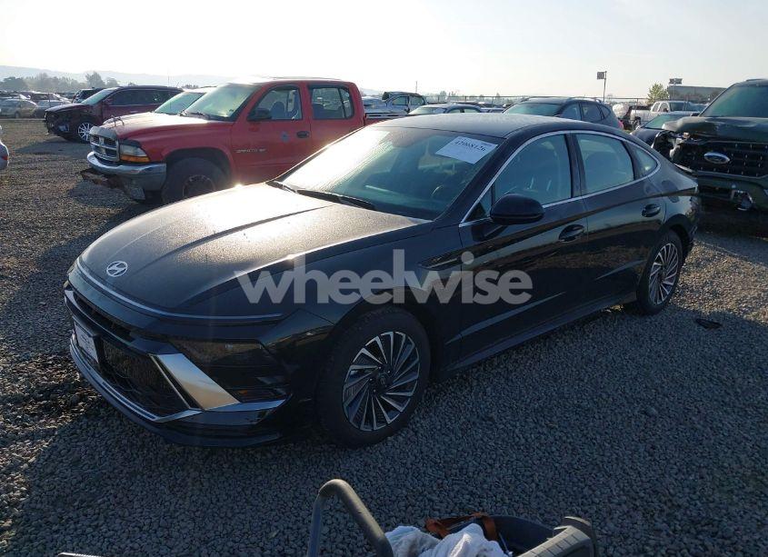 Photo 2 of 2025 Hyundai Sonata HYBRID SEL (VIN KMHL34JJ7SA110443)